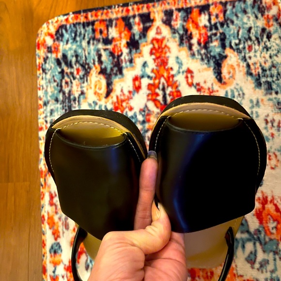 Kenneth Cole Reaction wedges with two piece silhouette open toe 1.97” heel sz 8 - Picture 5 of 8